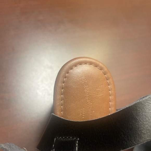 Universal Thread Black and Brown Platform Sandals with Crisscross Straps - Picture 7 of 11